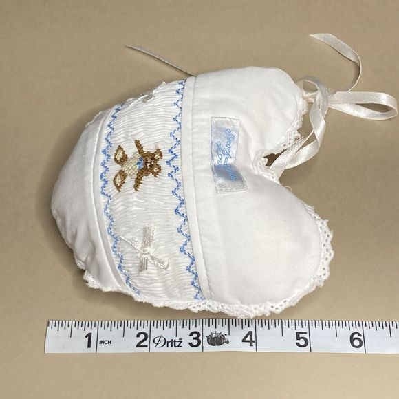 Princess Linens Music Pillow White It’s A Small World Heart Shape Smocking Bear - Picture 14 of 14